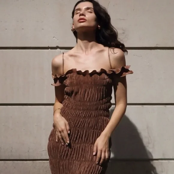 Elegant Brown Midi Dress - Picture 1 of 6